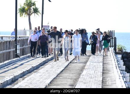 Il principe Harry Duca di Sussex e la duchessa di Meghan del Sussex che arrivano al molo di Kingfisher, Isola di Fraser, Australia. Il credito fotografico dovrebbe essere: Doug Peters/EMPICS Foto Stock