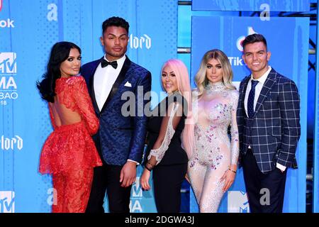 Abbie Holborn, Nathan Henry, Sophie Kasaei, Chloe Ferry e Sam Gowland di Georgie Shore, che hanno partecipato al MTV Europe Music Awards 2018 tenutosi al Bilbao Exhibition Centre, Spagna Foto Stock