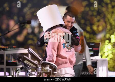 Bastille e Marshmello si esibiscono sul palco al MTV Europe Music Awards 2018 che si tiene al Bilbao Exhibition Centre, in Spagna. Il credito fotografico dovrebbe essere: EMPICS Foto Stock