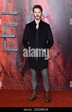 Sam Keeley partecipa alla prima mondiale Mortal Engines tenutasi a Cineworld in Leicester Square, Londra. Il credito fotografico dovrebbe essere: Doug Peters/EMPICS Foto Stock