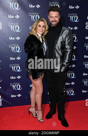 Alex Murphy (a sinistra) e Brian McFadden partecipano al lancio di Dancing on Ice che si tiene al Natural History Museum di Londra. Il credito fotografico dovrebbe essere: Doug Peters/EMPICS Foto Stock