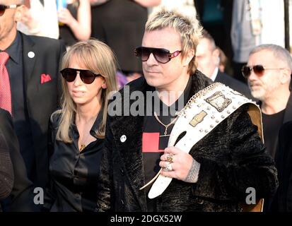 Liam Howlett (a destra) e Natalie Appleton durante i funerali e la processione per onorare la memoria della zecca della Prodigia, in Essex. Il credito fotografico dovrebbe essere: Doug Peters/EMPICS Foto Stock