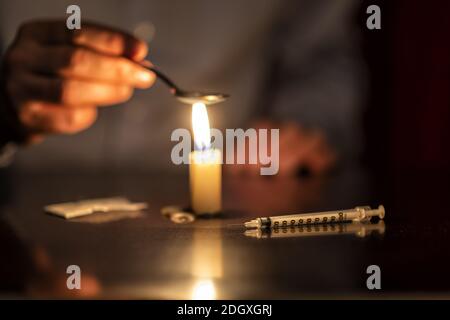 Iniezione, candela ed eroina Foto Stock