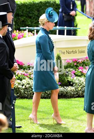 Zara Tindall durante il giorno delle Signore di Ascot reale all'Ippodromo di Ascot. Il credito immagine dovrebbe essere: Doug Peters/EMPICS Foto Stock