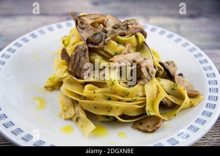 Pappardelle con funghi porcini Foto Stock