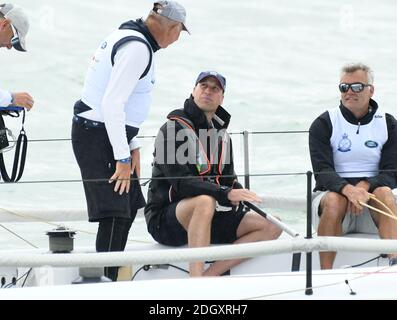 Il Duca di Cambridge partecipa alla Regata della Coppa del Re, Cowes, Isola di Wight. Il credito fotografico dovrebbe essere: Doug Peters/EMPICS Foto Stock