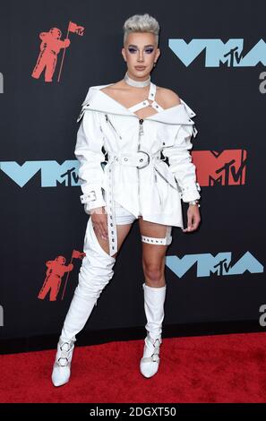 James Charles arriva al MTV Video Music Awards 2019, tenuto al Prudential Center di Newark, NJ. Il credito fotografico dovrebbe essere: Doug Peters/EMPICS Foto Stock