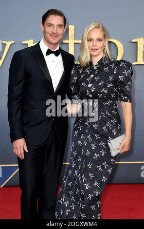 Max marrone e Annabelle Horsey frequentando la premiere mondiale di Cavendish Abbey, svoltasi presso il Cineworld Leicester Square, Londra. Foto Stock