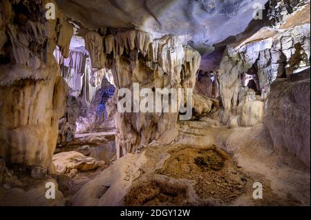 La grotta Trinh Nu Virgin a Halong Bay, Vietnam Foto Stock