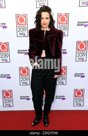 Anna Calvi durante il Q Awards 2019 al Roundhouse, Londra. Foto Stock