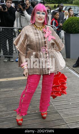 Zandra Rhodes arriva alla Graduate Fashion Week 2007, Battersea Park Events Arena, Battersea Park, Londra. Foto Stock