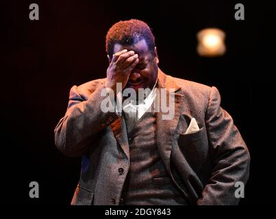 Wendell Pierce appare sul palco della morte di un Salesman, Piccadilly Theatre, West End, Londra . Il credito fotografico dovrebbe essere: Doug Peters/EMPICS Foto Stock