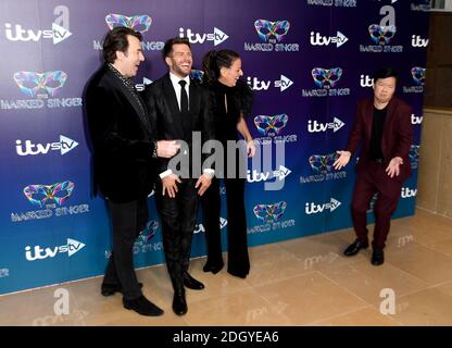 Jonathan Ross (da sinistra a destra), Joel Dommett, Davina McCall e Ken Jeong partecipano al lancio della stampa Masked Singer presso il Mayfair Hotel di Londra Foto Stock