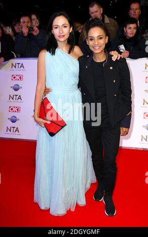 Adele Roberts e Kate Holderness partecipano ai National Television Awards 2020 che si tengono alla O2 Arena di Londra. Il credito fotografico dovrebbe essere: Doug Peters/EMPICS Foto Stock