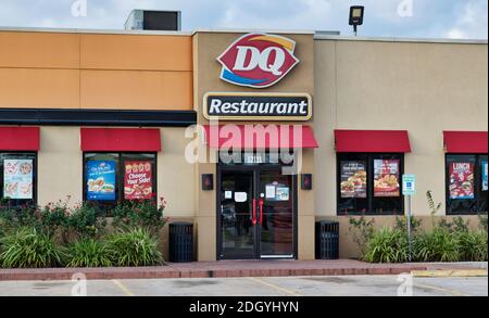 Houston, Texas USA 11-26-2020: Negozio di Dairy Queen ristorante a Houston, Texas. Fast food catena di vendita di cibi caldi e gelati. Foto Stock