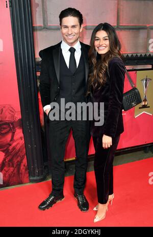 Joey Essex e Lorena Medina frequentano il 12° premio annuale Sun Military Awards alla Banqueting House, London.Photo credit should Read: Doug Peters/EMPICS Foto Stock