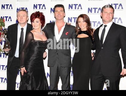 Giudici X Factor: Louis Walsh, Sharon Osbourne, Simon Cowell, Dannii Minogue e Dermot o'Leary nella sala stampa del National Televsision Awards 2007 (NTA) presso la Royal Albert Hall, a ovest di Londra. Foto Stock