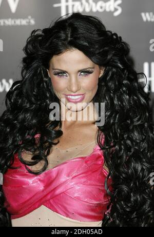 Katie Price lancia il suo libro per bambini "Time for A picnic" a Waterstones, Harrods, nel centro di Londra. Foto Stock