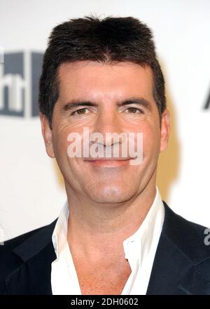 Simon Cowell arriva per il 15° Oscar Party annuale della Sir Elton John AIDS Foundation al Pacific Design Center di Los Angeles. Foto Stock