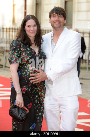 Alex James e la moglie arrivano per la vista privata VIP alla Royal Academy of Arts Summer Exhibition 2008, la Royal Academy of Arts, Piccadilly, Londra. Foto Stock