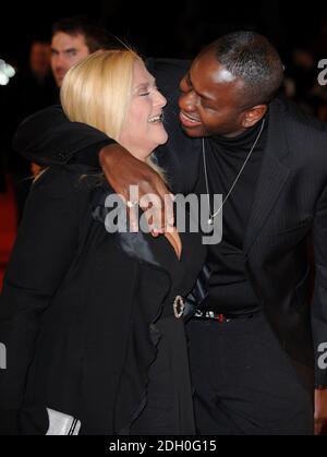 Vanessa Feltz e ben Ofoedu arrivano per la prima europea di Defiance alla piazza Odeon Leicester. Foto Stock