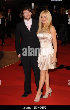 Melinda Messenger e il marito Wayne Roberts arrivano per la prima britannica di 'Valkyrie' tenuto presso l'Odeon Leicester Square a Londra. Foto Stock