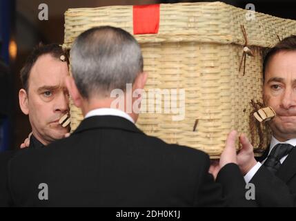 Todd Carty partecipa ai funerali di Wendy Richard presso la chiesa parrocchiale di St Marylebone, Marylebone Road nel centro di Londra. Foto Stock