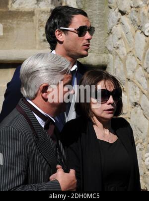 Il direttore funebre Barry Albin-Dyer, Jack Tweed e Jackiey Budden al funerale di Jade Goody presso la chiesa Battista di San Giovanni a Buckhurst Hill, Essex Foto Stock