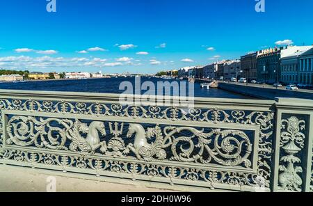 Neva. Ringhiera del ponte Blagoveshchensk. San Pietroburgo. Foto Stock