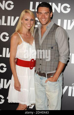 Camilla Dallerup e Kevin Sacre partecipano al lancio del programma della Living TV Summer 2009 alla Somerset House, The Strand, Londra. Foto Stock