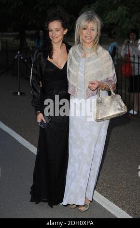 Jo e Leah Wood arrivano al Serpentine Summer Party 2009, alla Serpentine Gallery, Hyde Park, Londra. Foto Stock