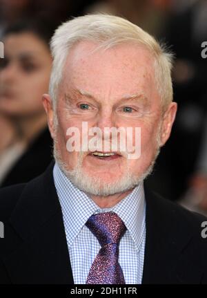 Sir Derek Jacobi arriva alla prima di 'Marris, A Life with Bells on', al Prince Charles Cinema in Leicester Square, nel centro di Londra. Foto Stock