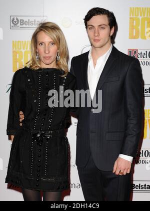 Sam Taylor- Wood e la fidanzata Aaron Taylor-Johnson arrivano per la prima volta in beneficenza di Nowhere Boy, ospitata da Quintessically, al BAFTA di Piccadilly, Londra. Foto Stock