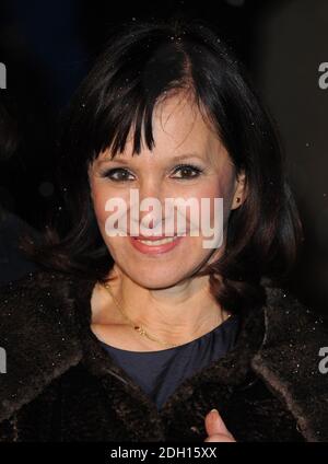 Arlene Phillips arriva alla prima del Cirque Du Soleil di Varekai, la Royal Albert Hall, Kensington, Londra. Foto Stock