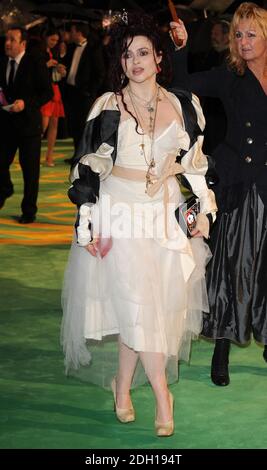 Helena Bonham carter partecipa alla prima mondiale di Alice nel paese delle meraviglie, Odeon Cinema, Leicester Square, Londra. Foto Stock