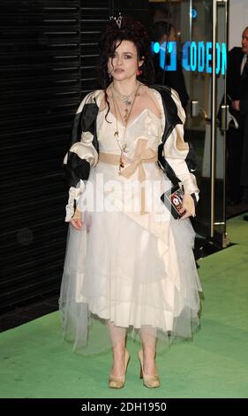 Helena Bonham carter partecipa alla prima mondiale di Alice nel paese delle meraviglie, Odeon Cinema, Leicester Square, Londra. Foto Stock