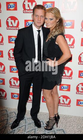 Jeremy Kyle e sua moglie Carla Germaine arrivano al TV Choice Awards, il Dorchester Hotel, Park Lane, Londra. Foto Stock