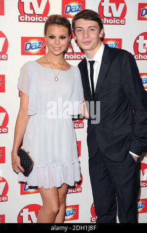 Kylie Babbington Charlie G Hawkins arriva al TV Choice Awards, The Dorchester Hotel, Park Lane, Londra. Foto Stock