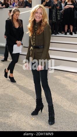 Cat Deeley arriva al Burberry Fashion Show durante la London Fashion Week di Londra. Foto Stock