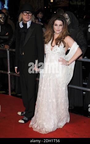 Lisa Marie Presley in arrivo per la prima mondiale di Harry Potter e dei doni della morte : prima parte, all'Odeon West End, Leicester Square, Londra. Foto Stock