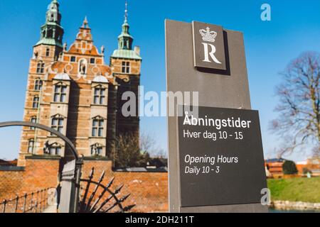 Il Castello di Rosenborg a Copenhagen, Danimarca, nella giornata di sole invernale. Stile rinascimentale olandese. Rosenborg è l'ex residenza di D. Foto Stock