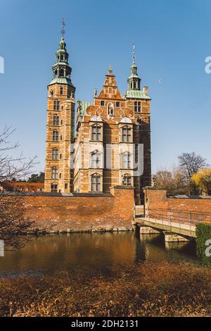 Il Castello di Rosenborg a Copenhagen, Danimarca, nella giornata di sole invernale. Stile rinascimentale olandese. Rosenborg è l'ex residenza di D. Foto Stock