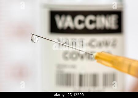 Impfung mit Serum gegen COVID-19 Coronavirus Foto Stock