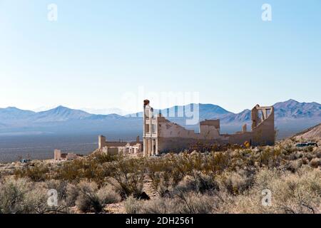 Rovine del Cook Bank edificio a Rhyolite, Nevada. Foto Stock