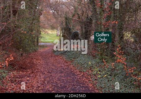 Cartello 'golfers only', Bunclody Golf & Fishing Club, Bunclody, County Wexford, Irlanda, Europa Foto Stock