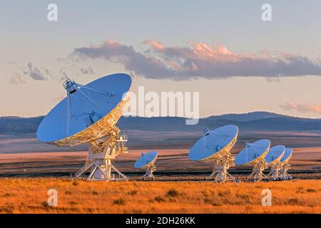 Dischi satellite array molto grandi Foto Stock