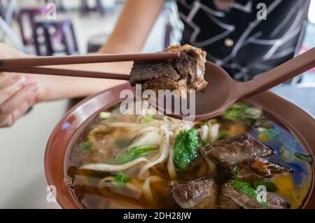 Zuppa di noodle di manzo in umido Foto Stock