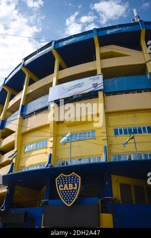 Buenos Aires, Argentina - Gennaio, 2020: La Bombonera arena è sede dello stadio della squadra di calcio Boca Juniors situata nel distretto di la Boca a Buenos Aires Foto Stock