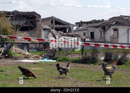 Onna (l'Aquila), 15/04/2009: Il 6 aprile 2009 un massiccio terremoto su Richter Scale colpisce l'Italia, lasciando 293 morti. © Andrea Sabbadini Foto Stock