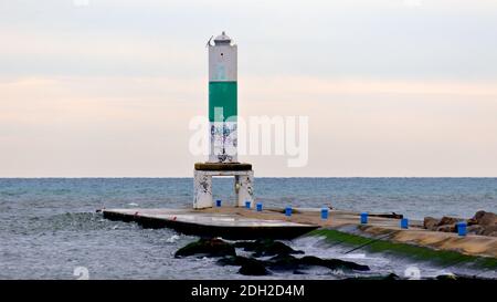 Frangiflutti in una giornata ventosa a Muskegon, Michigan Foto Stock